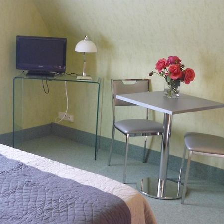 Bed and Breakfast Le Miramont Orincles Habitación foto